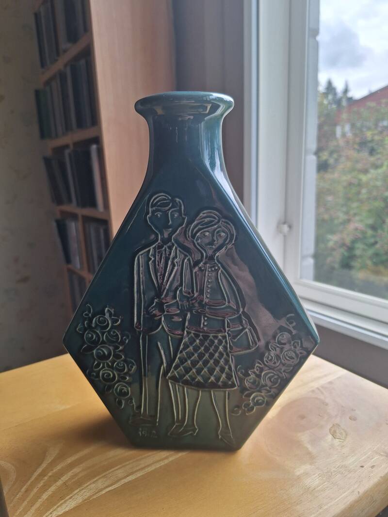 Kupittaansavi?! maljakko. 23cm. Turkoosin sininen. Harvinainen!
